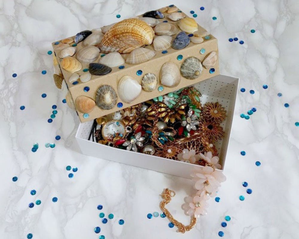Une boîte à bijoux en coquillages