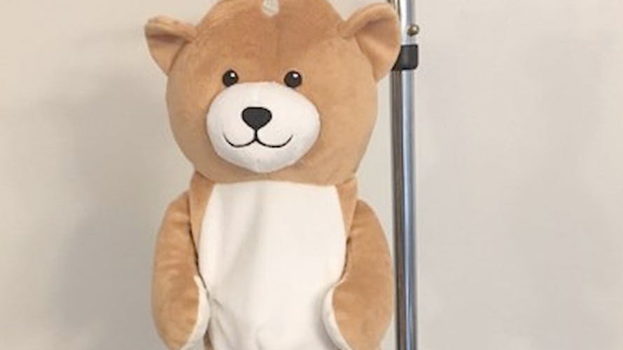 medi teddy ours perfusions hôpital enfants créé par une
      petite fille