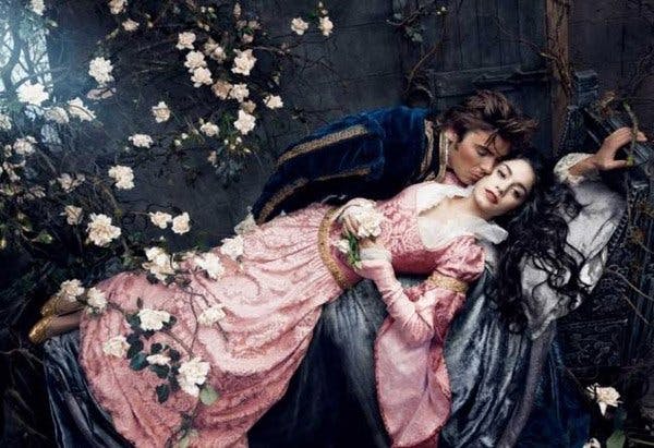 Zac Efron et Vanessa Hudgens (Le Prince Philippe et la
      Princesse Aurore dans La Belle au Bois Dormant)