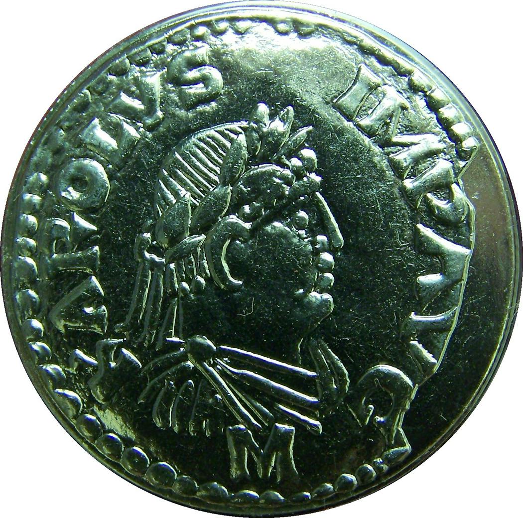 Denier impérial en argent de Charlemagne, inspiré des modèles numismatiques romains