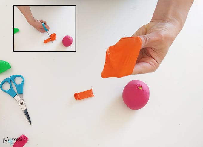 Voici comment fabriquer une balle anti-stress avec un ballon et de la farine