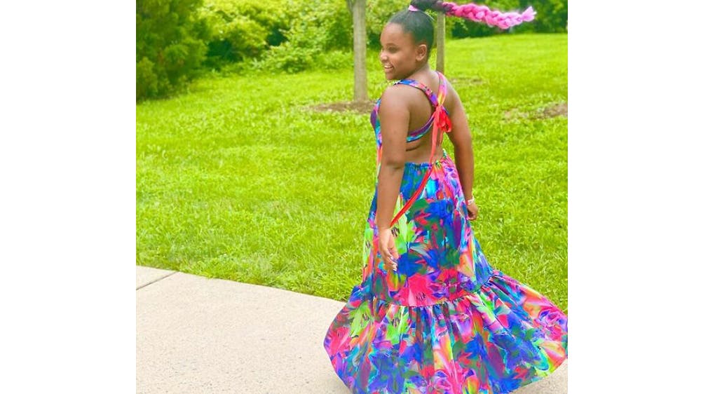 Une tenue aux 1000 couleurs pour sa fille Ava par Michael Gardner