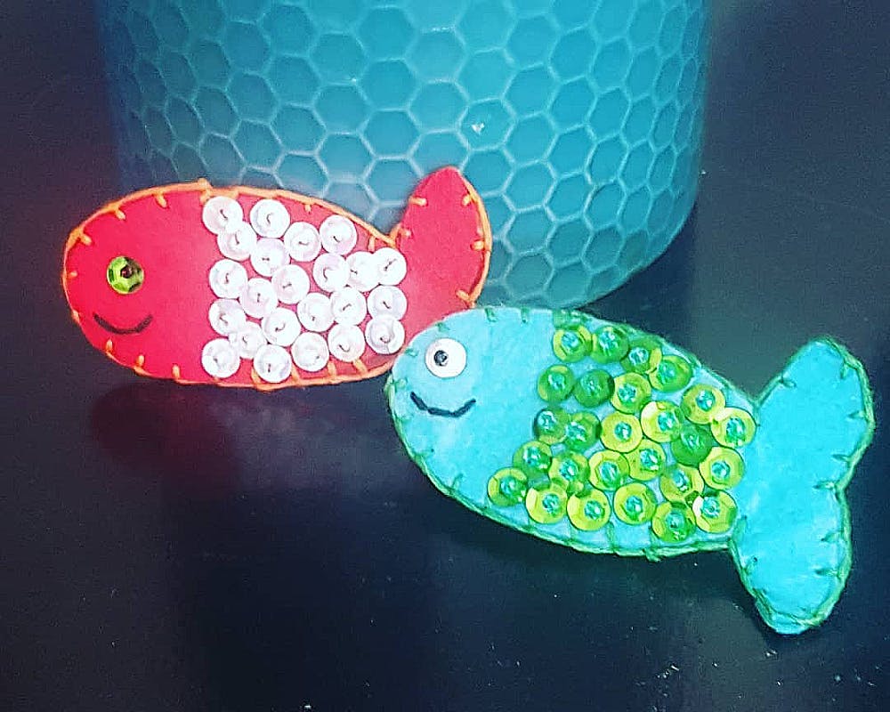 broches comme poisson avril
