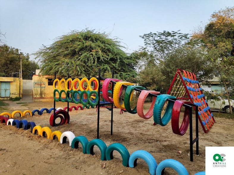 Des aires de jeux pour enfants avec des pneus recyclés