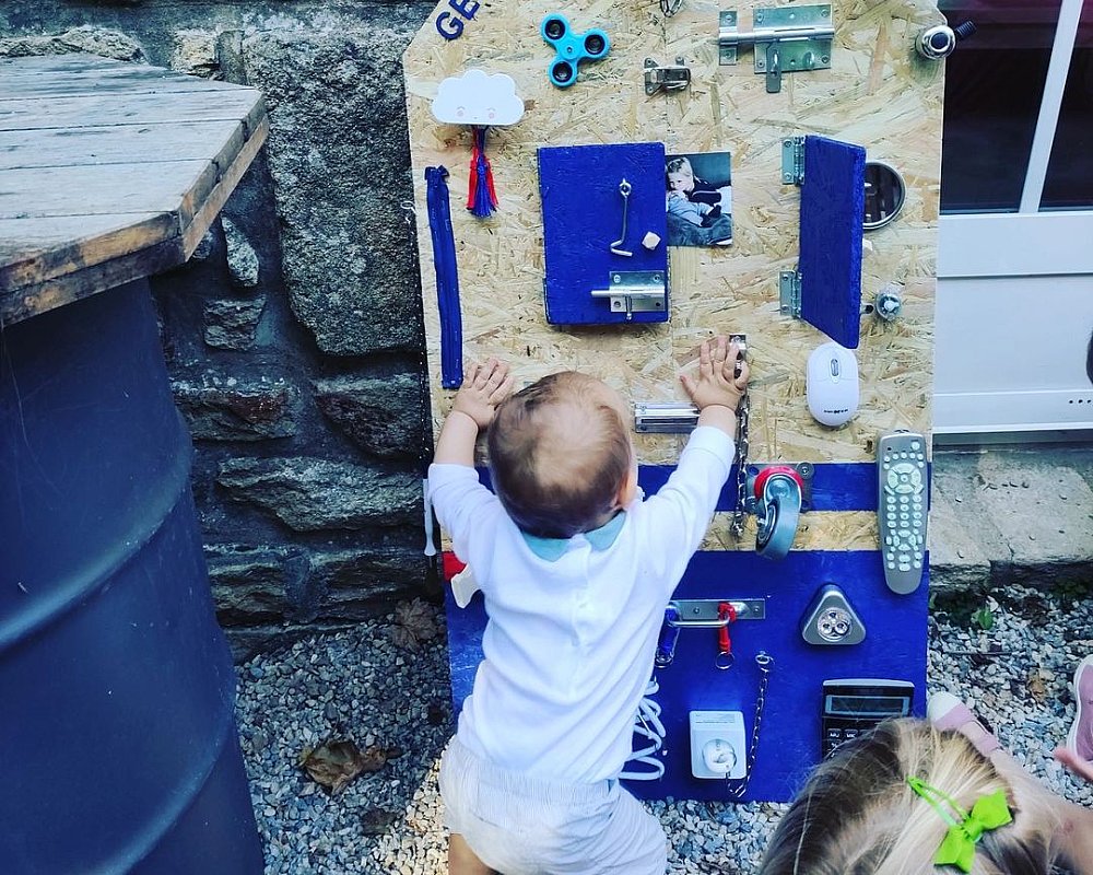 Planche Sensorielle En Silicone Rouge Avec 10 Bandes Colorées - Activité éducative Pour Enfants De 3 à 6 Ans - Jeux - Jouets