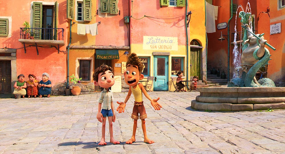 Luca film Disney Pixar Luca et Alberto, les 2 amis sur la place du village