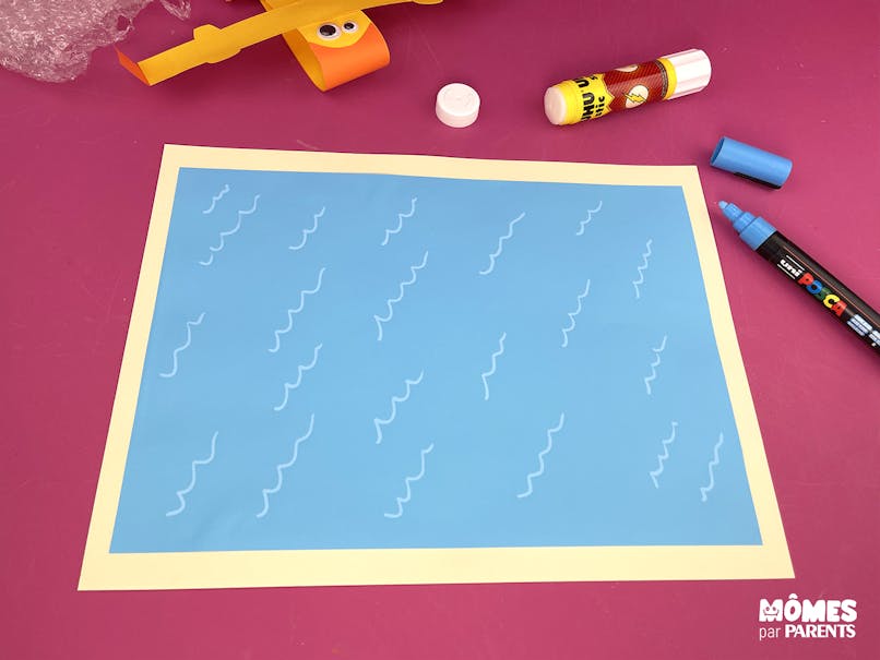 Coller le fond et dessiner les vagues