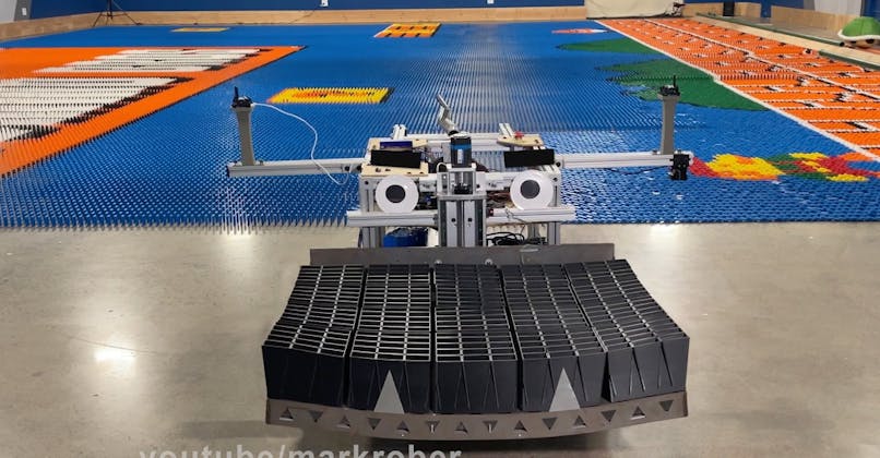 Dominator robot record monde 100 000 dominos en 24 heures