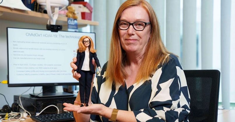 Sarah Gilbert, vaccinologue, et sa poupée Barbie
