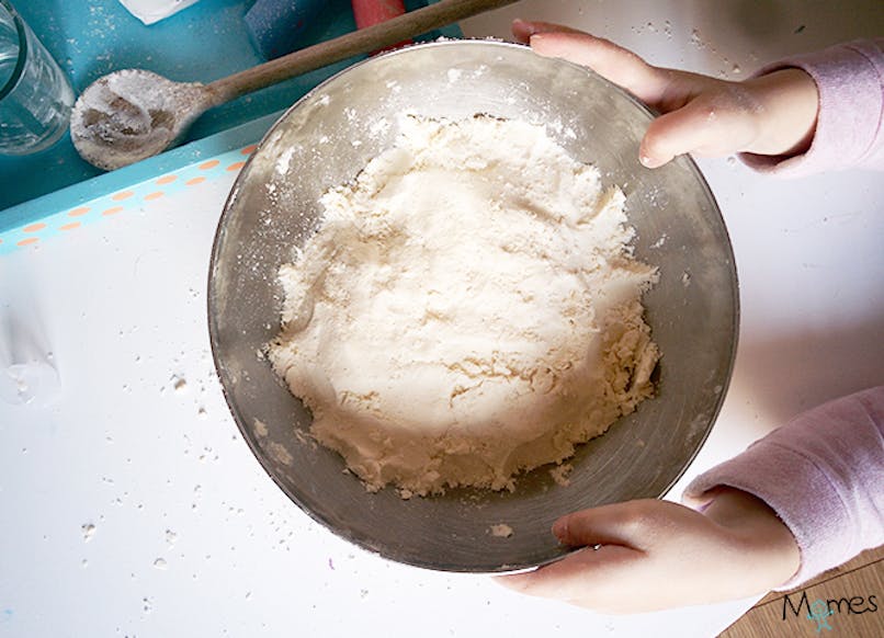 Comment faire du sable magique et du slime naturel avec des ingrédients  trouvés dans la cuisine - Marie Claire