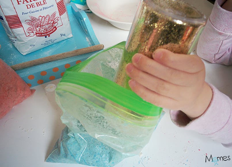 Micro-crèche Kids&Cie Patati - [Recette de sable magique maison] Très  simple à réaliser, avec des ingrédients qui se trouvent dans vos placards  😉 A vos expériences !