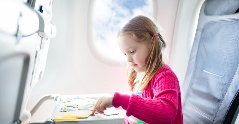 enfant voyage en avion