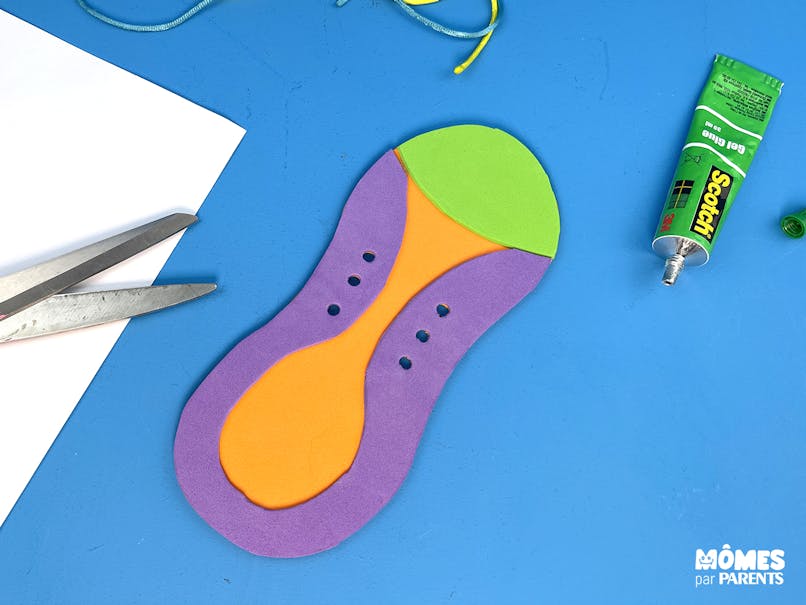 Coller le papier mousse