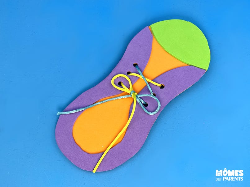 S’exercer à lacer les chaussures