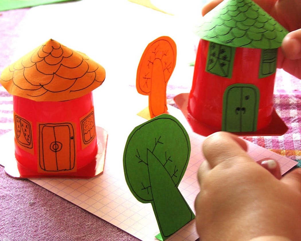 DIY Noël récup : faire des petites maisons avec des rouleaux de papier  toilette - Les p'tites décos de Lolo