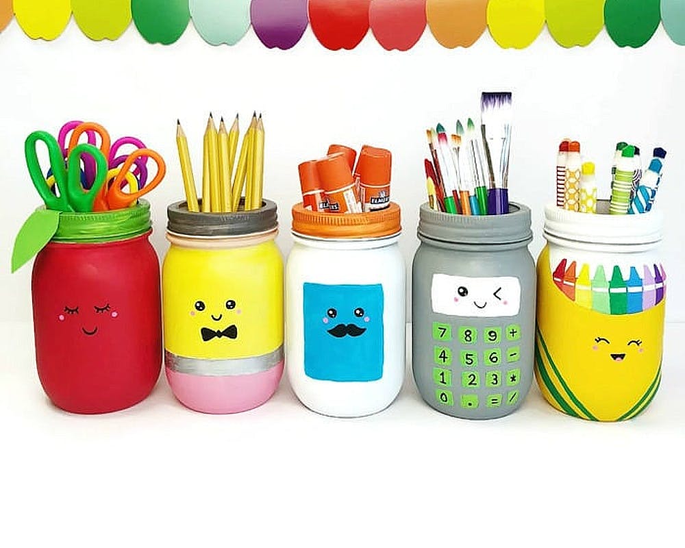 Des pots à crayon en pots de confiture