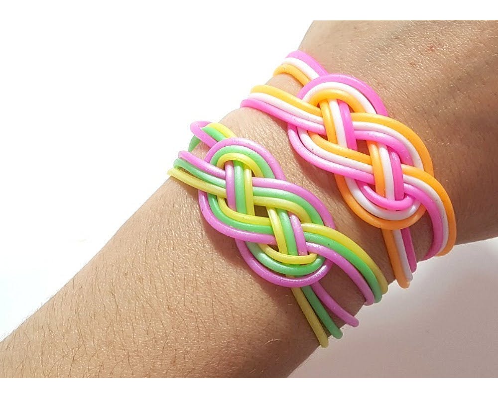 bracelets en scoubidous en forme de nœud marin