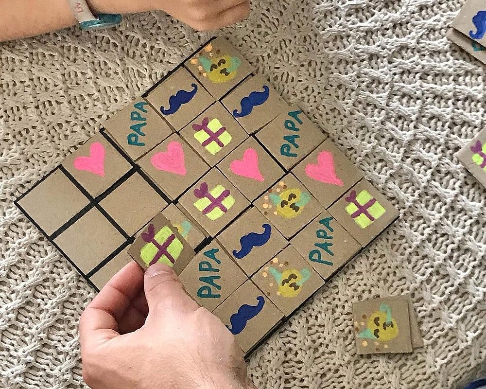 un sudoku doublé d'une carte de fête des pères