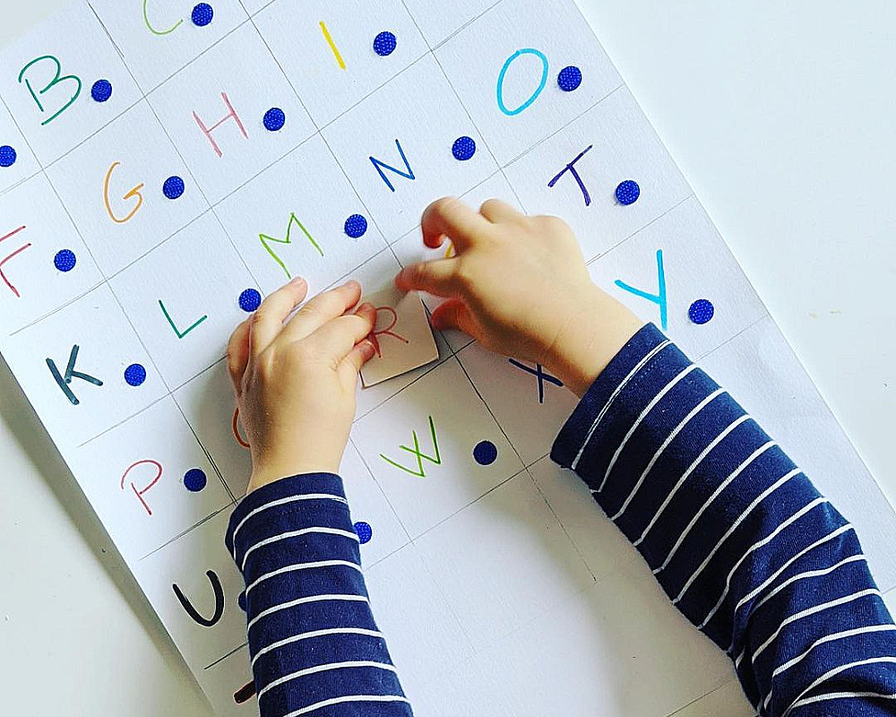 10 Idées Amusantes Pour Apprendre L'alphabet Aux Enfants | MOMES