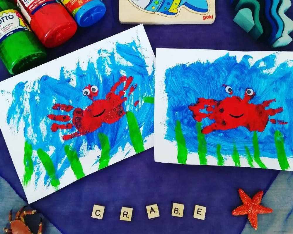 Des crabes réalisés avec des empreintes de main