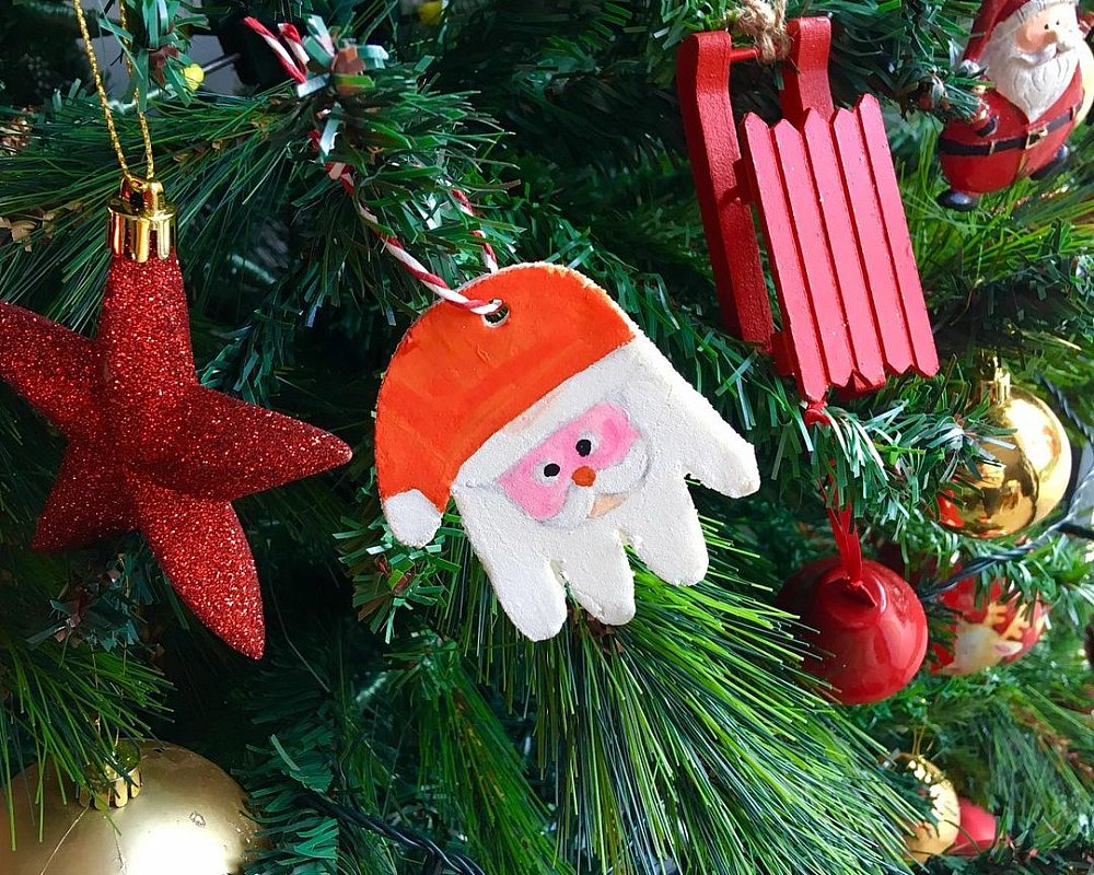 Figurine de Pere Noël avec des grelots | .cz