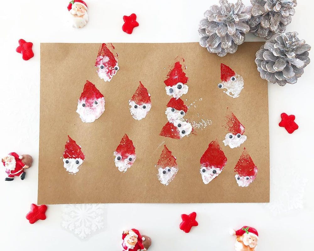Une carte de vœux Père Noël faite avec des tampons patates