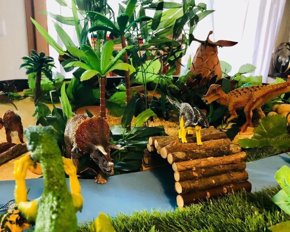 Décorations Dinosaures de Fête sur Spirales (4 Décorations Dinosaures de Fête sur Spirales (4
