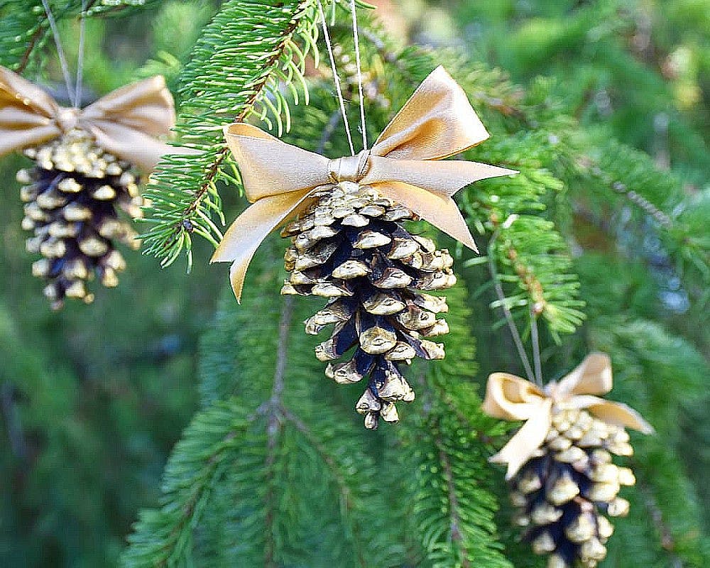 décorations de Noël en pommes de pin