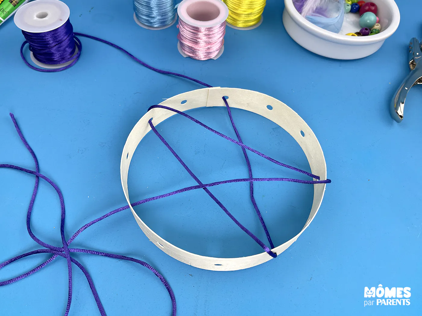 Tutoriel maternelle : fabriquer un attrape-rêve | MOMES