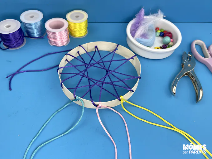 Tutoriel maternelle : fabriquer un attrape-rêve | MOMES