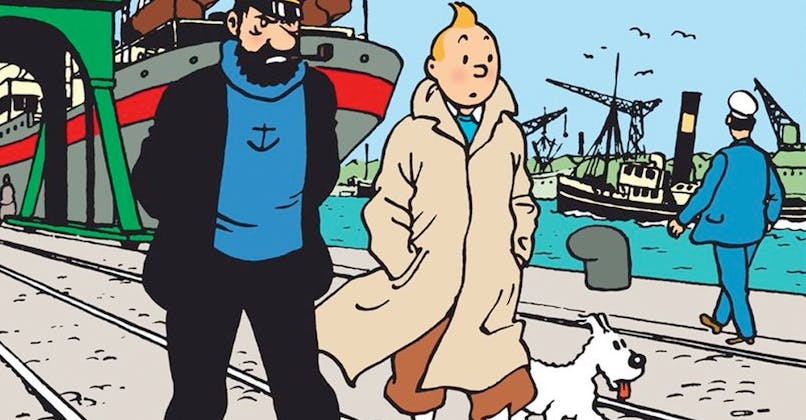Le Capitaine Haddock, Tintin et Milou dans un port
