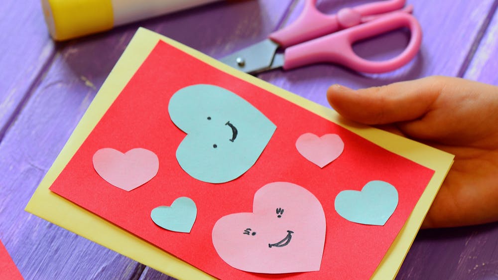 Decouvrez Nos Conseils Et Nos Idees Pour Feter La Saint Valentin En Famille A La Maison Momes Net Decouvrez Nos Conseils Et Nos Idees Pour Feter La Saint Valentin En Famille A La Maison Momes Net
