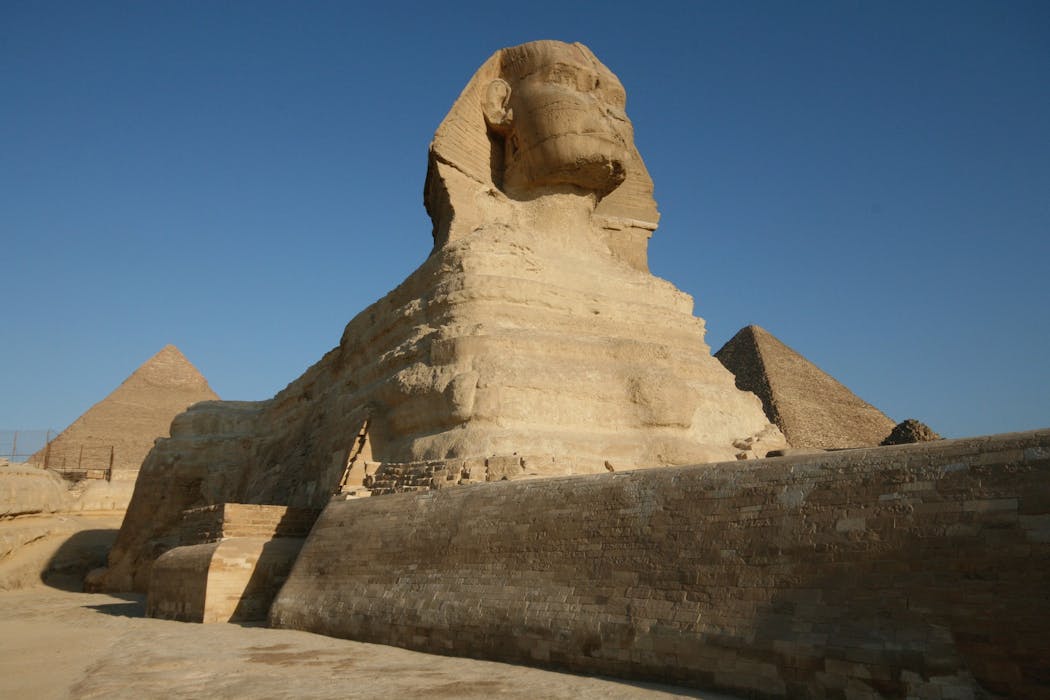 Le Sphinx de Gizeh, près des pyramides de Gizeh