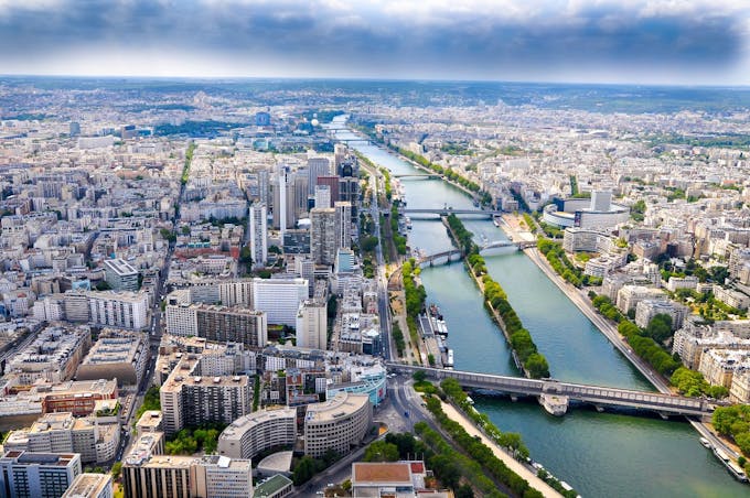Vue des quais de Seine et de l'agglométaion parisienne