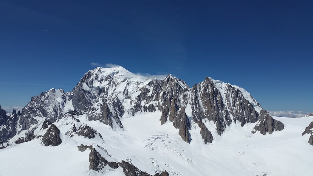 Le mont Maudit, un sommet du massif du Mont-Blanc culminant vers 4500 m.