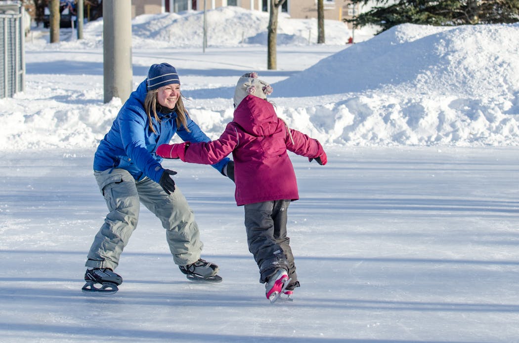enfant-patinoire-sports-hiver
