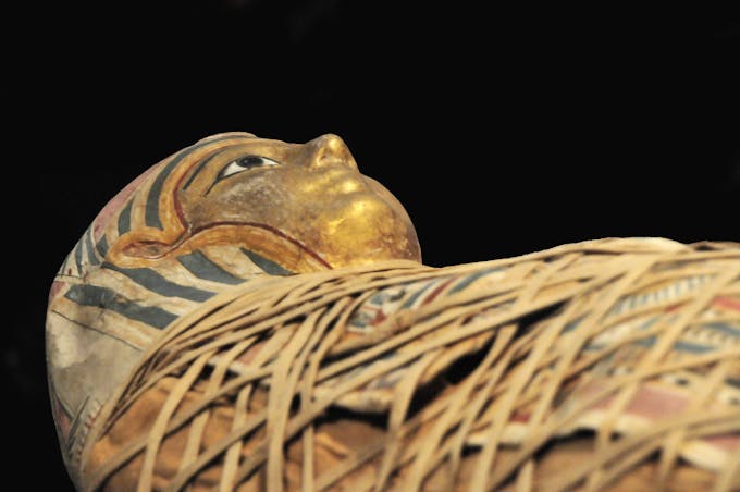 sarcophage égyptien dans lequel repose une momie