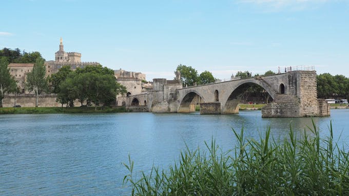 Le pont de Saint Benezet au dessus du Rhône