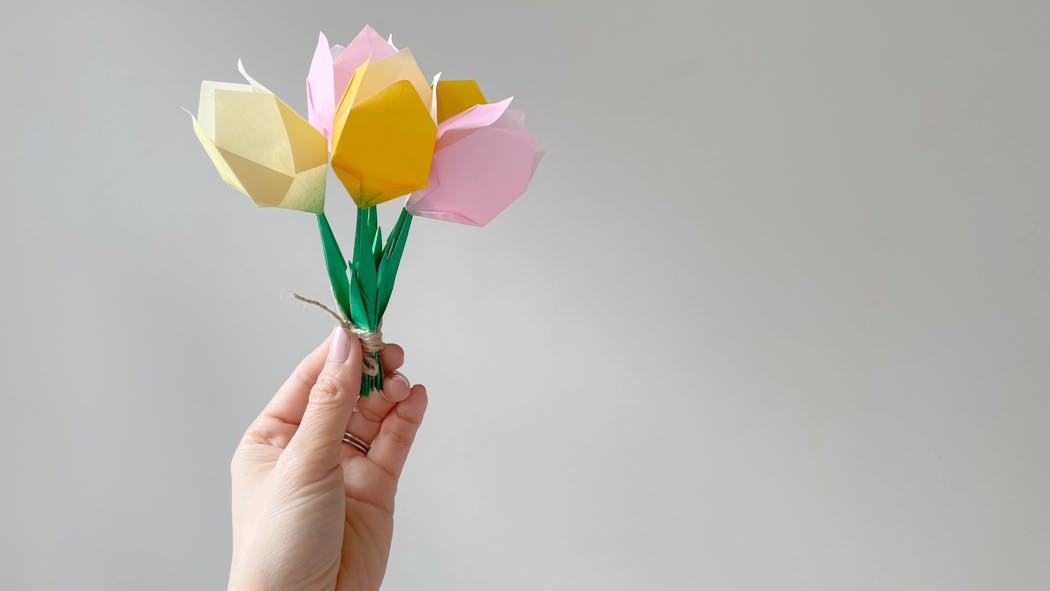 Faire Des Fleurs En Papier Momes Net Faire Des Fleurs En Papier Momes Net