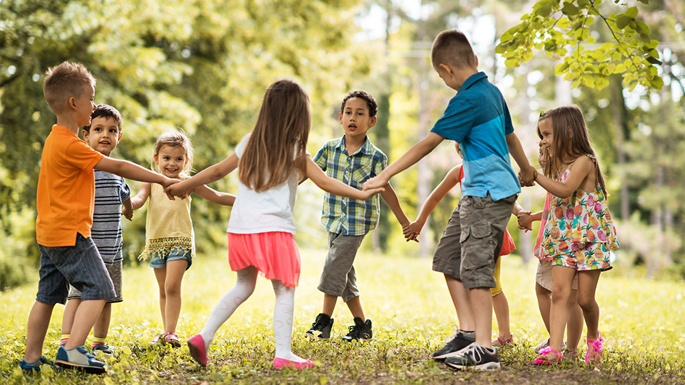 Découvrez Plein D'idées De Jeux À Faire En Cercle Entre Amis Ou En Famille  | Momes.net