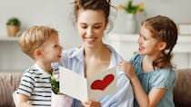 Fête des mères : 20 petits mots mignons d’enfants pour écrire une carte à maman