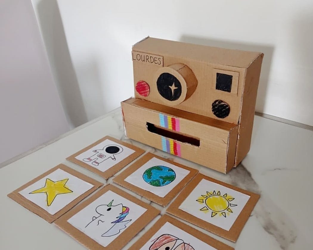 Réalisation d'accessoires en papier cartonné pour photobooth 