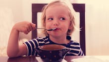 Des astuces pour faire aimer la soupe à un enfant