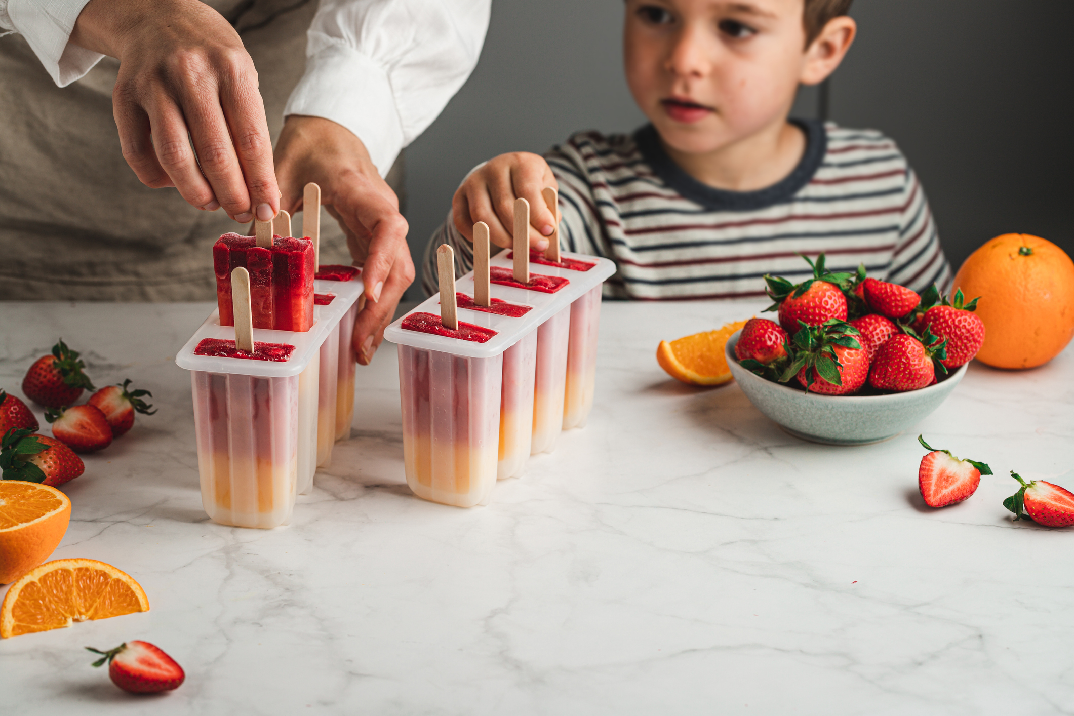 Recette : comment faire des glaces à l’eau avec du sirop ? | MOMES