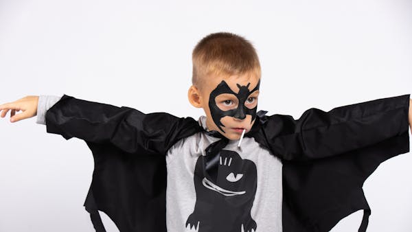Tuto facile : Maquillage de Batman pour enfant 
