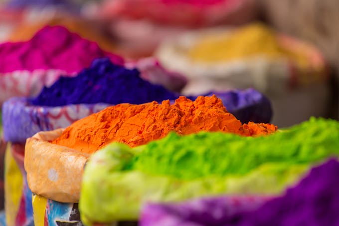 Tas de poudre colorée des teintures utilisé pour Holi festiva